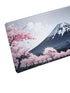 Gaming muismat met traditionele Japanse berg en bloeiende kersenbloemen